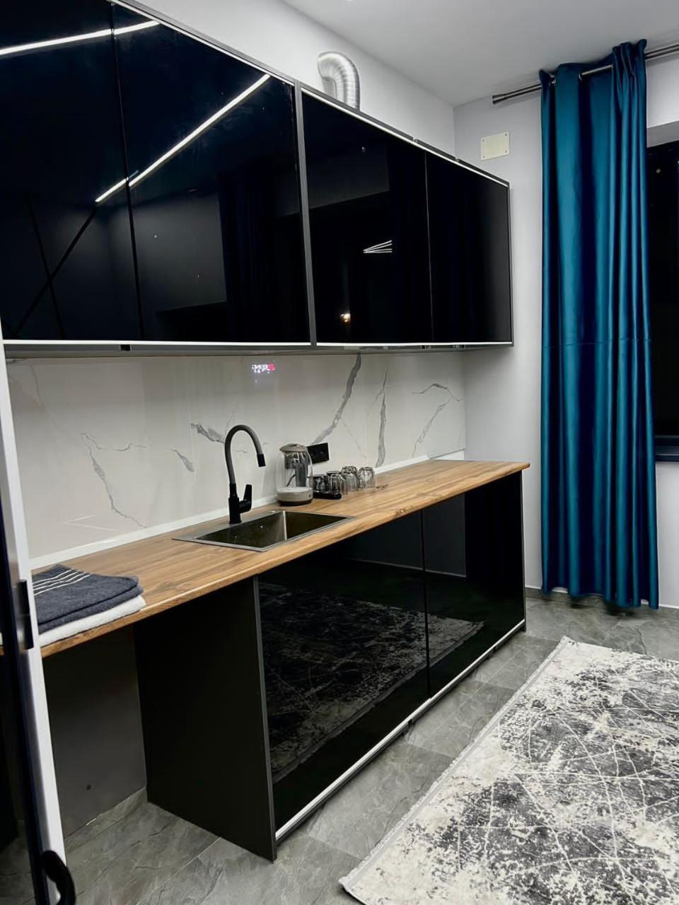 Lumi Hotel Bishkek Bagian luar foto