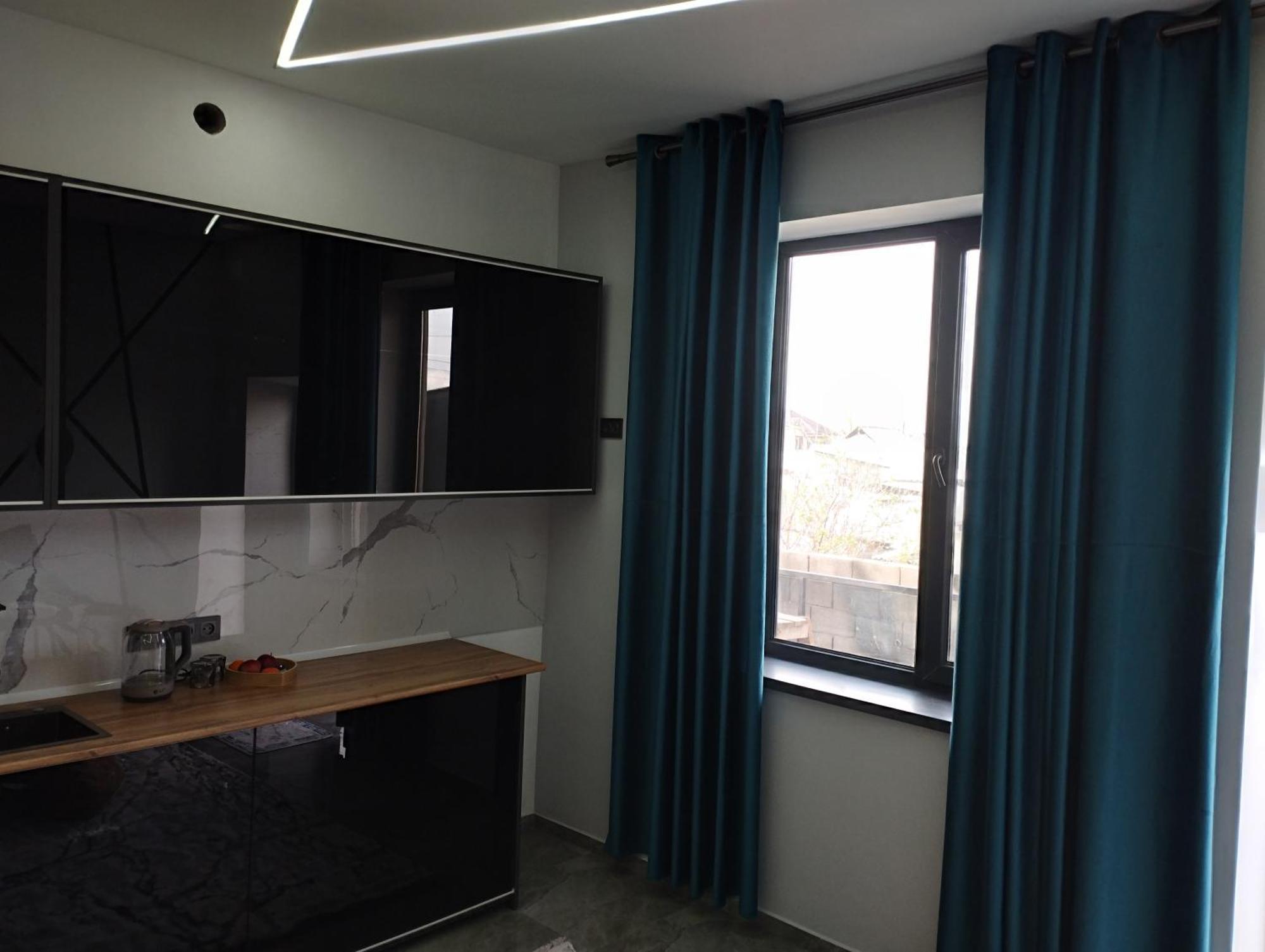 Lumi Hotel Bishkek Bagian luar foto