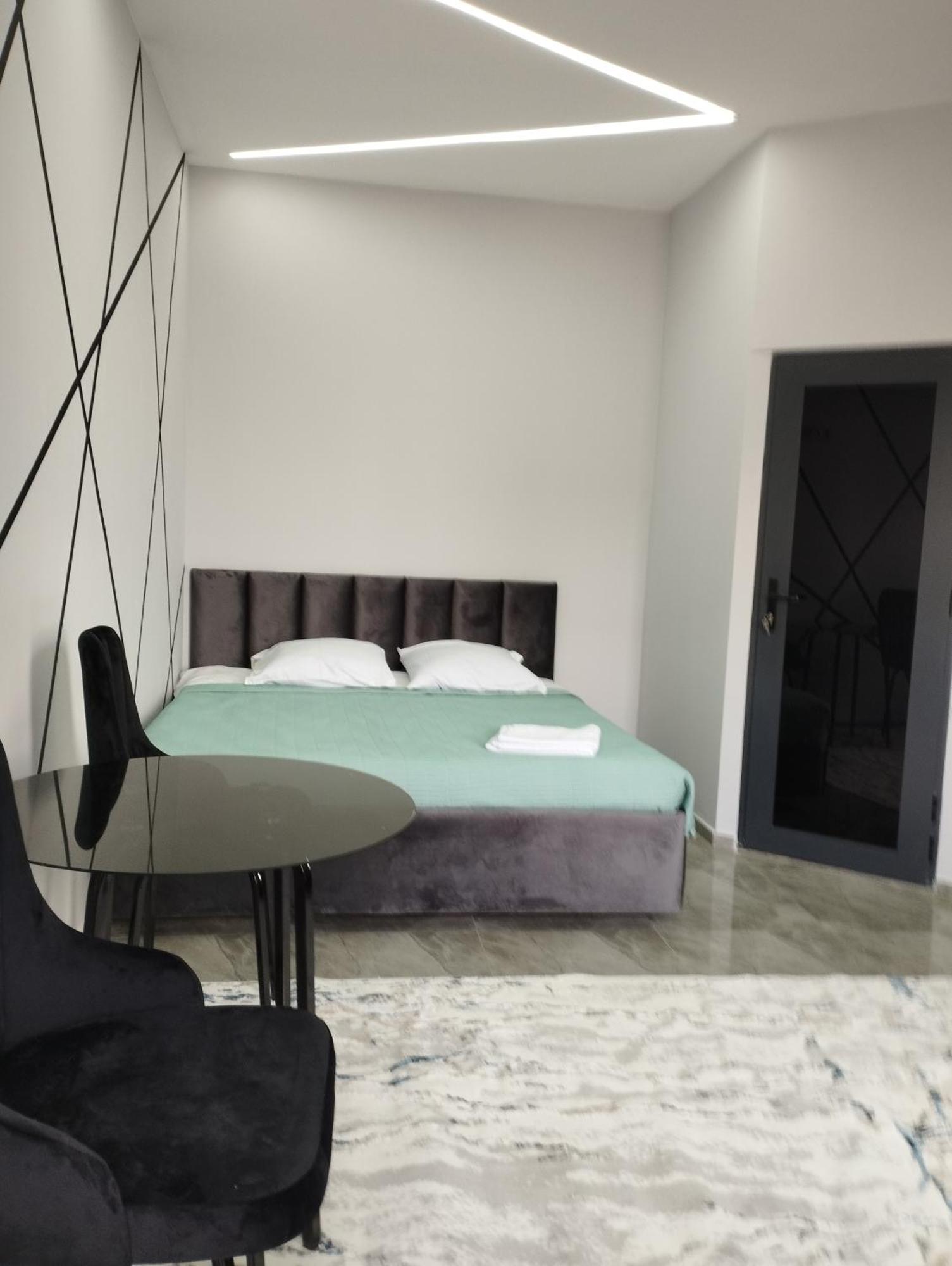 Lumi Hotel Bishkek Bagian luar foto