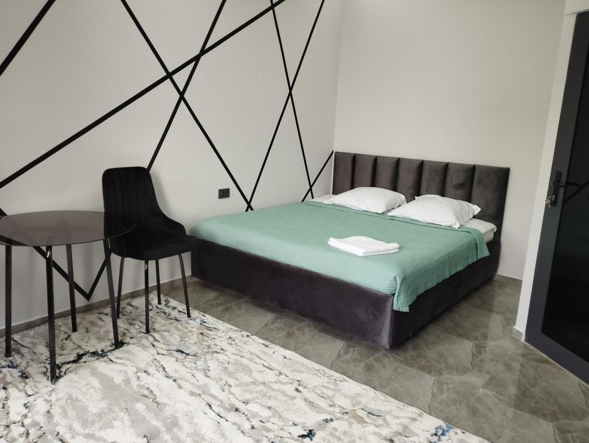 Lumi Hotel Bishkek Bagian luar foto